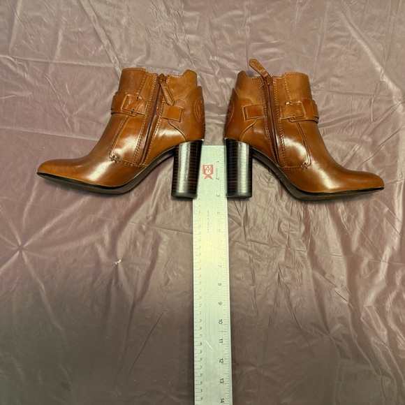 Tory Burch Colton 85MM Almond Brown Leather 3.25”Heel Booties Size 5 MSRP $495 - Picture 12 of 13